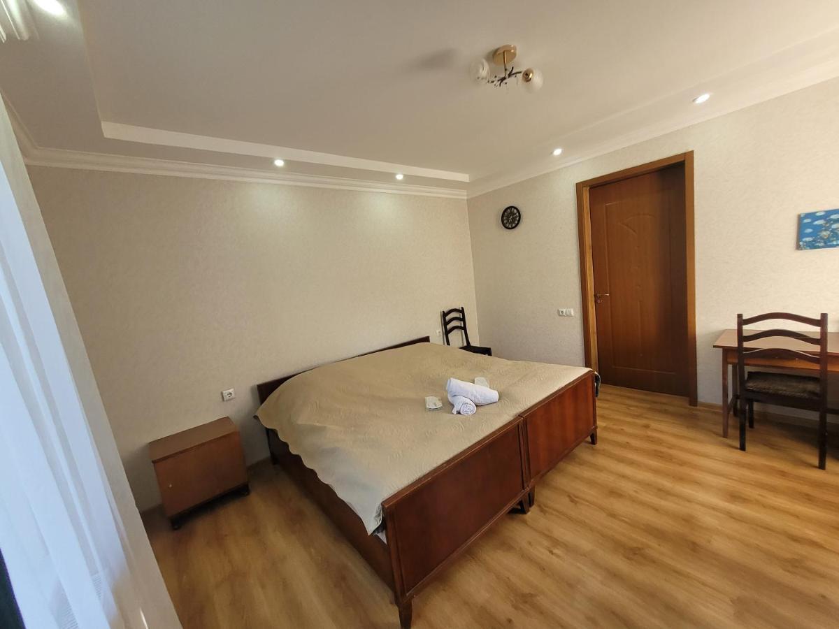 Family Hotel Mountain Panorama Borjomi Bagian luar foto
